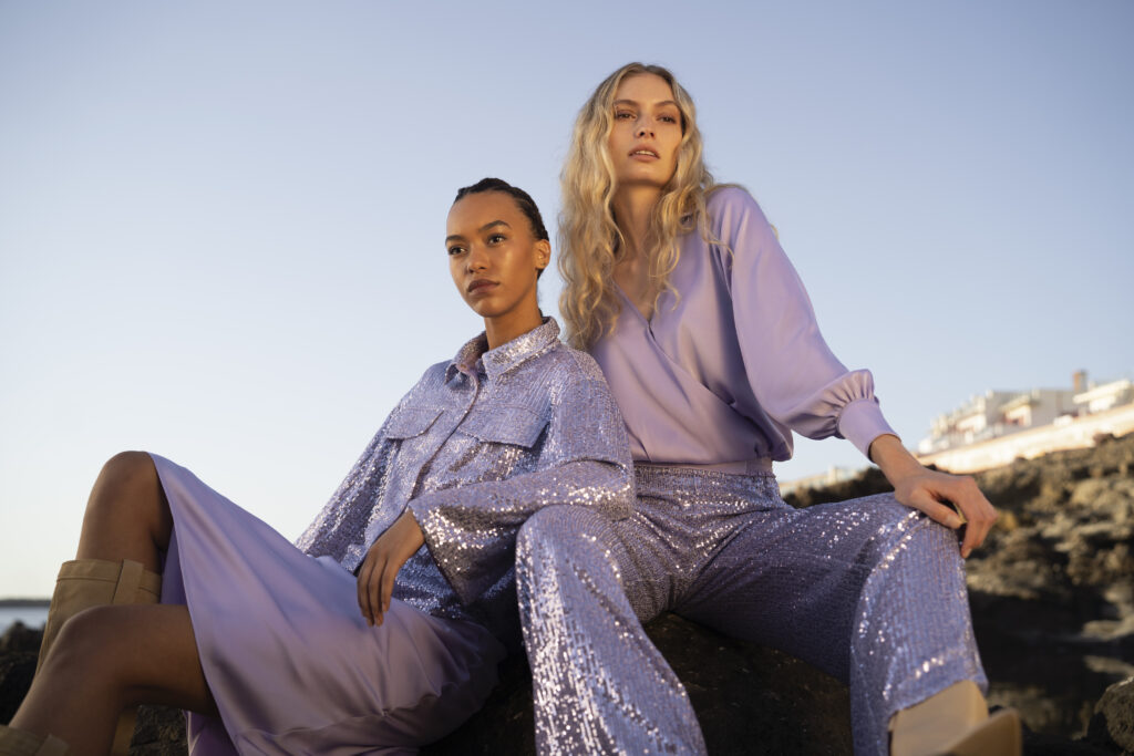 MAK06217_Sequins lilac_2 Kopie_1
