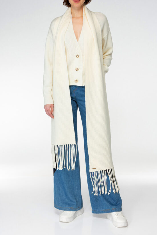 IVI collection SOLID KNIT langer Wollschal mit Fransen in der Farbe weiß aus der AW24 Kollektion. IVI collection SOLID KNIT long wool scarf with fringes in the color white from the AW24 collection.