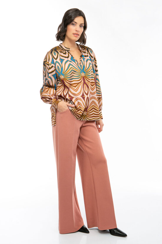IVI collection SWIRL hochwertige Baumwollbluse in den Farben rose und schwarz aus der Resort25 Kollektion. IVI collection SWIRL high-quality cotton blouse in the colors rose and black from the Resort25 collection.