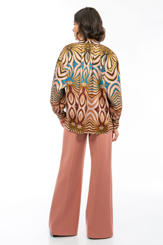 IVI collection SWIRL hochwertige Baumwollbluse in den Farben rose und schwarz aus der Resort25 Kollektion. IVI collection SWIRL high-quality cotton blouse in the colors rose and black from the Resort25 collection.