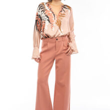25101007_1 IVI collection EDEN Seidentunika mit platzierten Blumenprint in den Farben rose aus der Resort25 Kollektion. IVI collection EDEN silk tunic with placed floral print in rosefrom the Resort25 collection.
