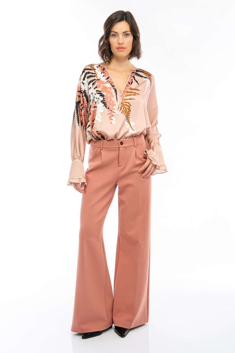 25101007_1 IVI collection EDEN Seidentunika mit platzierten Blumenprint in den Farben rose aus der Resort25 Kollektion. IVI collection EDEN silk tunic with placed floral print in rosefrom the Resort25 collection.