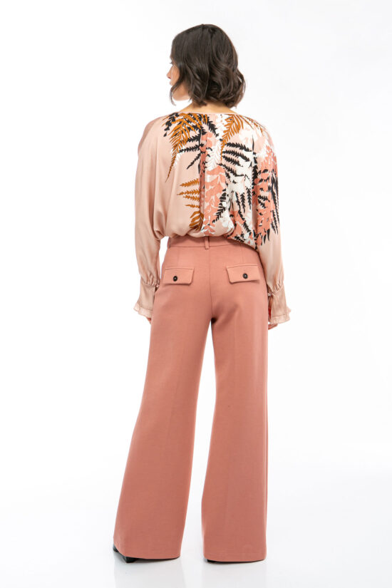 IVI collection EDEN Seidentunika mit platzierten Blumenprint in den Farben rose aus der Resort25 Kollektion. IVI collection EDEN silk tunic with placed floral print in rose from the Resort25 collection.