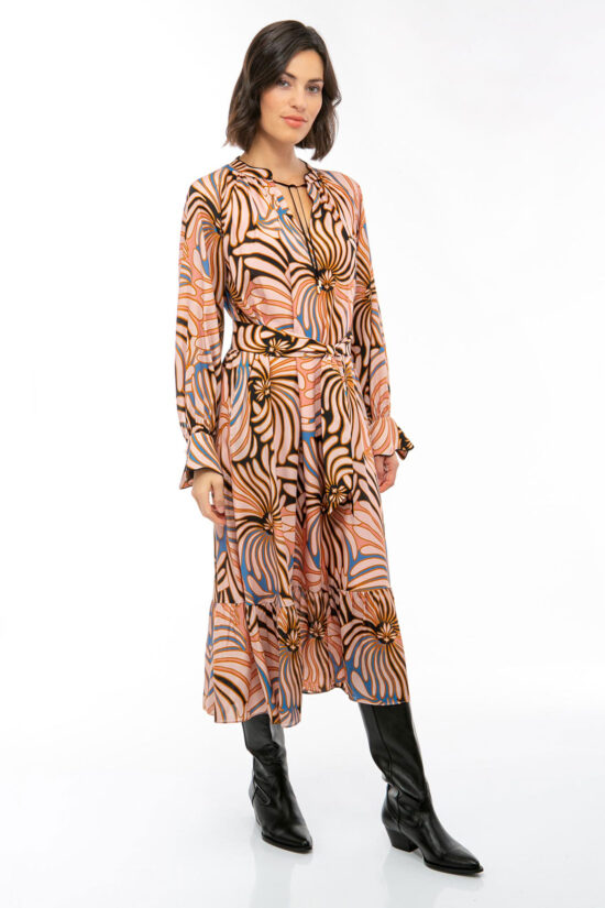IVI collection SWIRL hochwertige Seidenkleid in den Farben rose und schwarz aus der Resort25 Kollektion.
IVI collection SWIRL high-quality silk dress in the colors rose and black from the Resort25 collection.