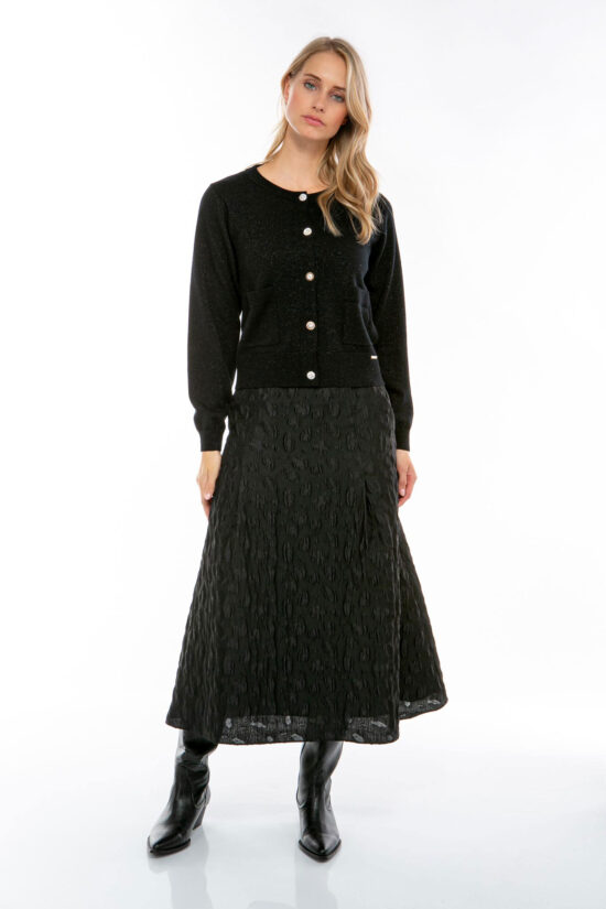 IVI collection JACQUARD Midirock mit ausgestellter Silhouette in der Farbe schwarz aus der Resort25 Kollektion. IVI collection JACQUARD midi skirt with a flared silhouette in black from the Resort25 collection.