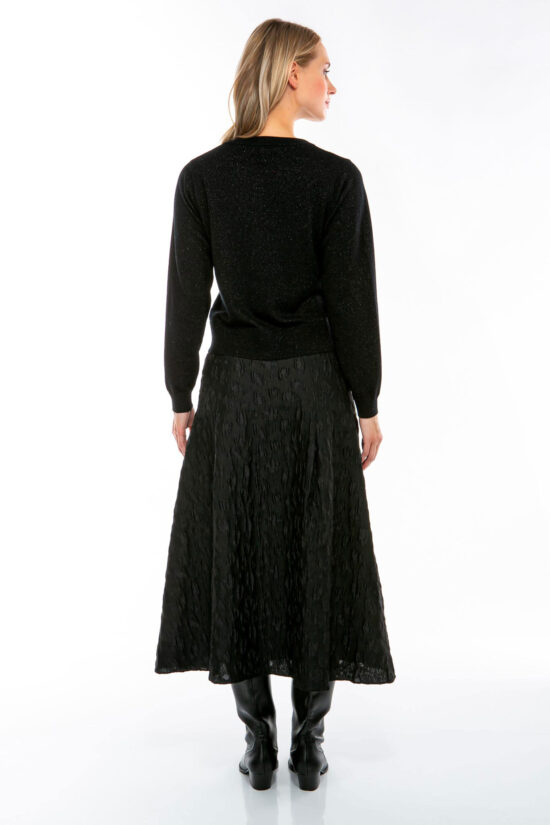 IVI collection JACQUARD Midirock mit ausgestellter Silhouette in der Farbe schwarz aus der Resort25 Kollektion. IVI collection JACQUARD midi skirt with a flared silhouette in black from the Resort25 collection.