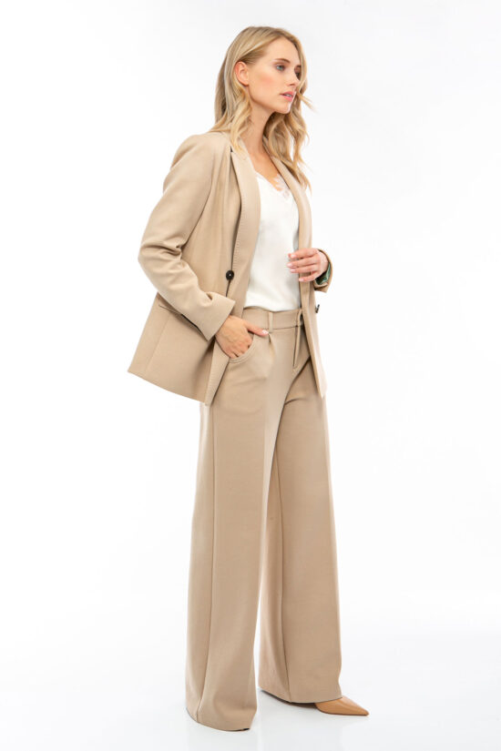 IVI collection SOLID JERSEY hochwertige Buntfaltenhose in den Farben taupe aus der Resort25 Kollektion. IVI collection SOLID JERSEY high-quality pleated trousers in taupe from the Resort25 collection.