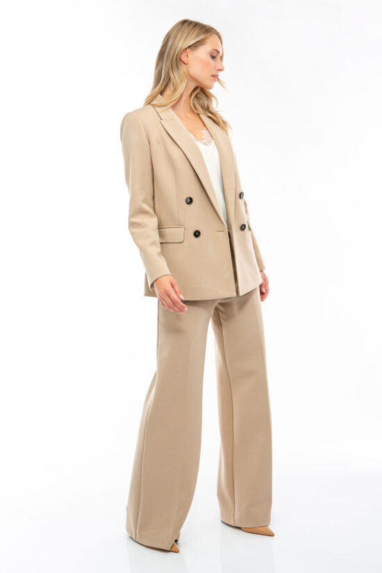 IVI collection SOLID JERSEY hochwertige Blazer in den Farben taupe aus der Resort25 Kollektion. IVI collection SOLID JERSEY high-quality blazer in taupe from the Resort25 collection.