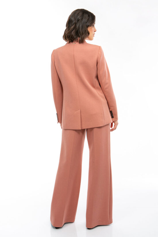 IVI collection SOLID JERSEY hochwertige Blazer in den Farben rose aus der Resort25 Kollektion. IVI collection SOLID JERSEY high-quality blazer in rose from the Resort25 collection.