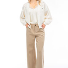 25110029_1 IVI collection SOLID JERSEY hochwertige Buntfaltenhose in den Farben taupe aus der Resort25 Kollektion.
IVI collection SOLID JERSEY high-quality pleated trousers in taupe from the Resort25 collection.