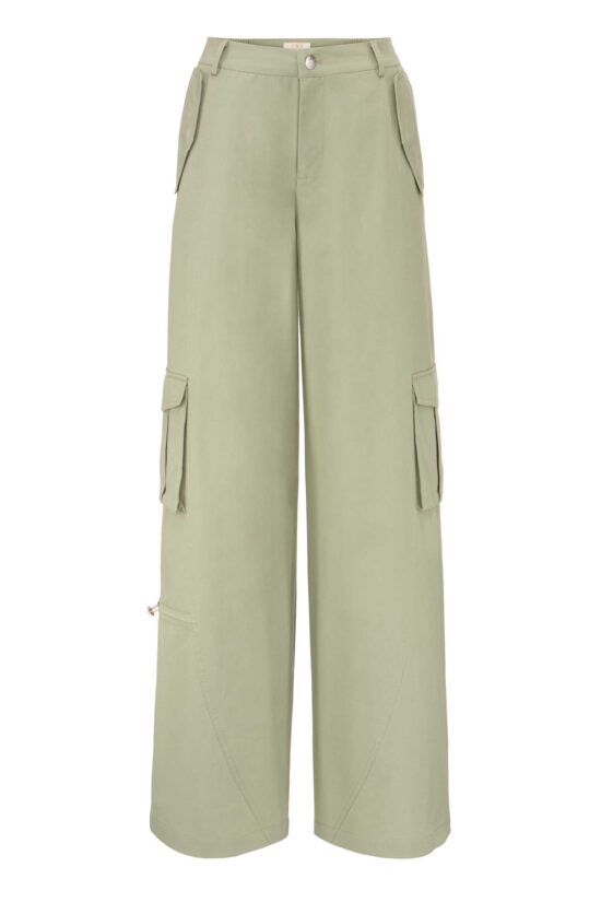 Produktbild: CARGO Hose in khaki mit aufgesetzten Taschen.