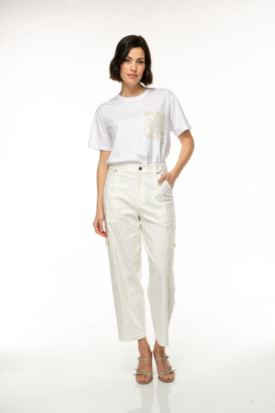 Produktbild: FANCY T-Shirt mit Paillettentasche auf weißem Hintergrund. Bild von vorne.