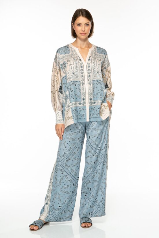 Produktbild: BANDANA PATCH Tunika mit Paisleyprint bleue. Bild von vorne.