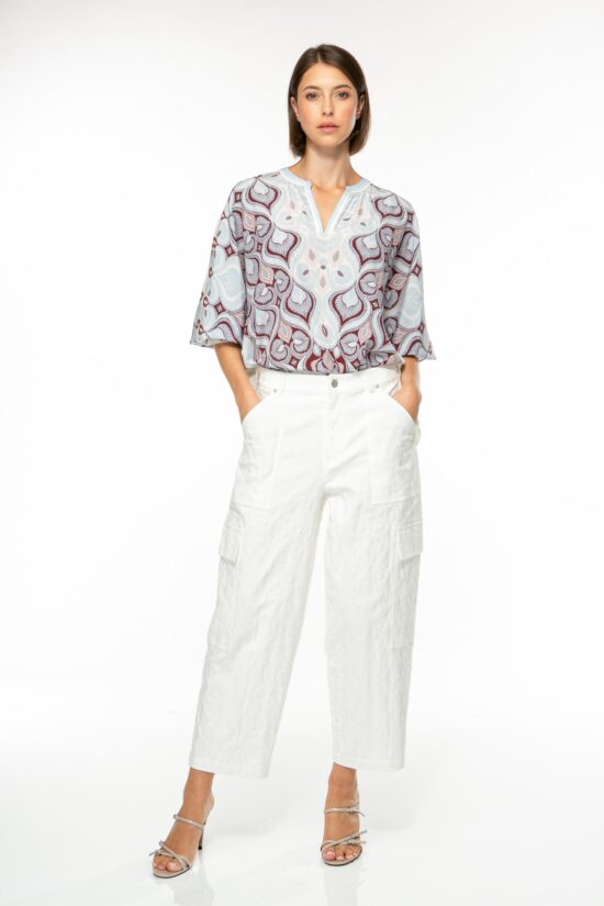 Produktbild: FRESCO Tunika mit floralem Print auf weißem Hintergrund. Bild von vorne.