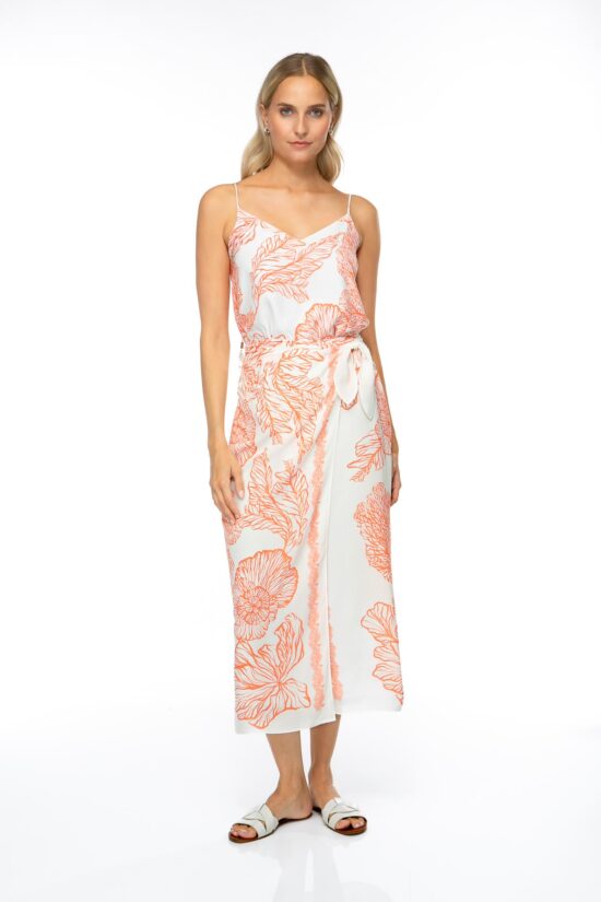 Produktbild: CORAL TOP mit floralem Print auf weißem Hintergrund. Bild von vorne.