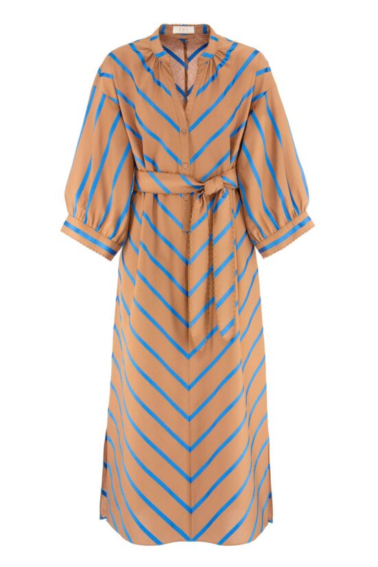 Produktbild: ROYAL STRIPE Baumwollkleid mit blauen diagonalen Streifen auf dunkelbraunem Hintergrund.